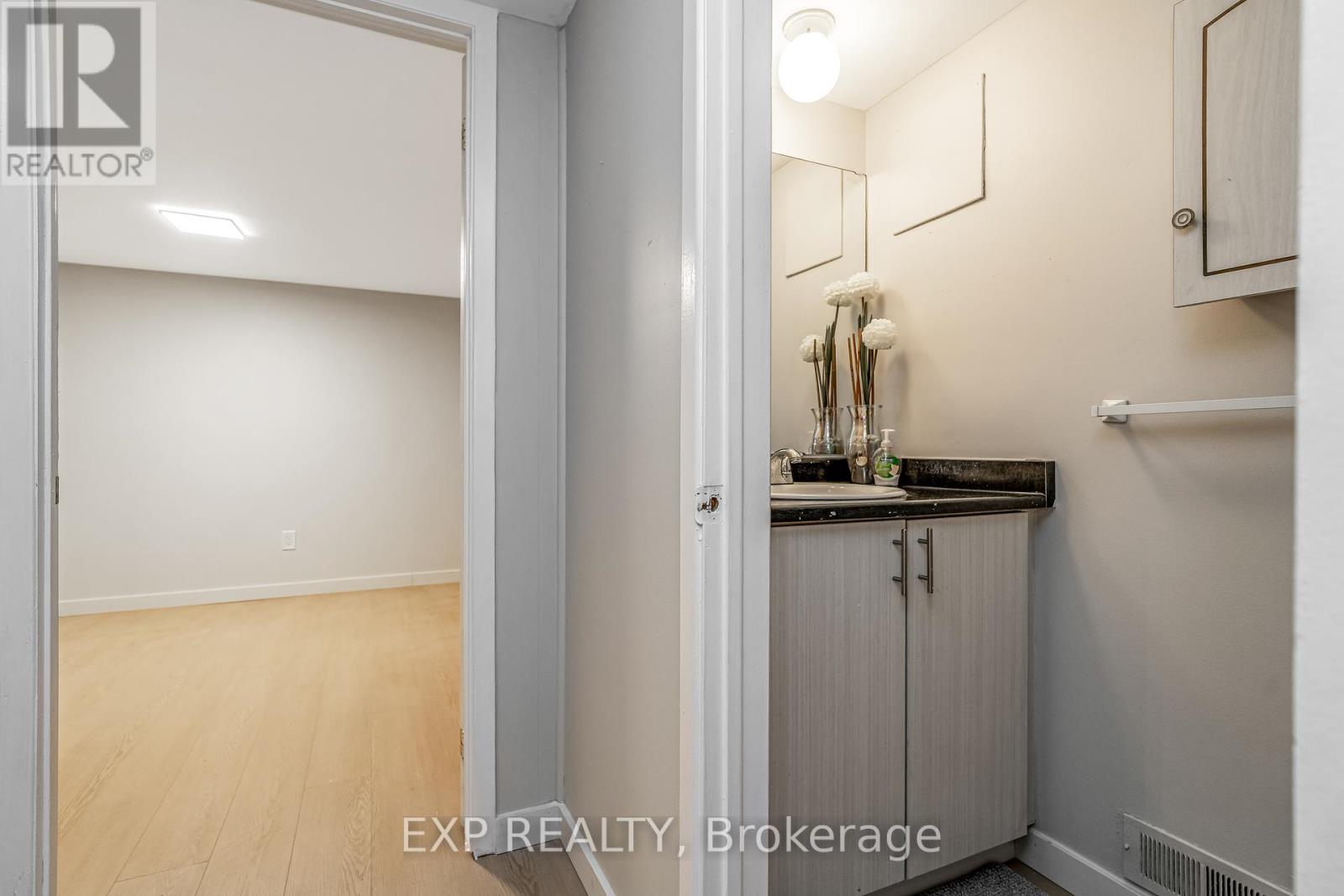 Photo 30 of 65 1029 Meadowlands Drive, Ottawa ON