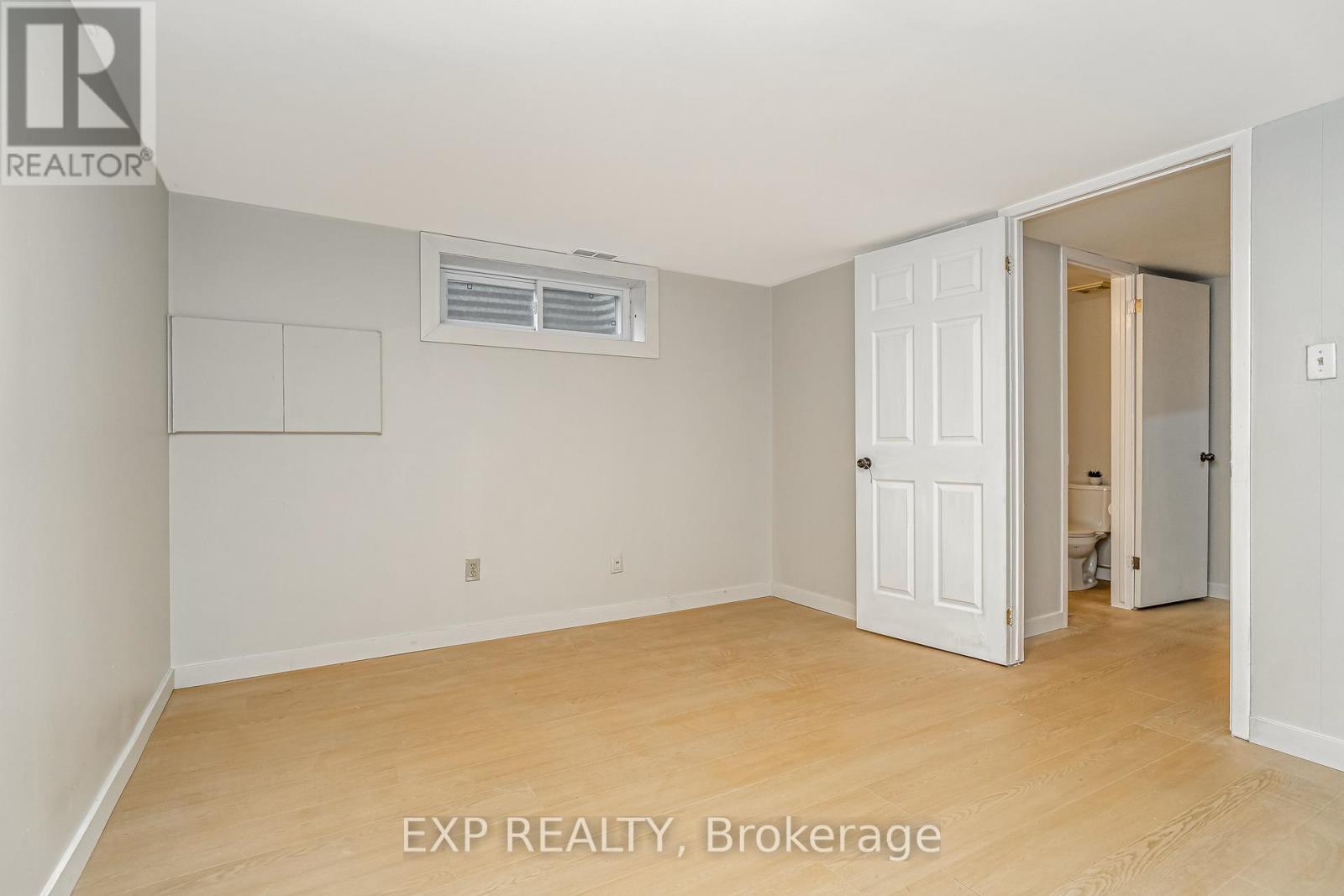 Photo 31 of 65 1029 Meadowlands Drive, Ottawa ON