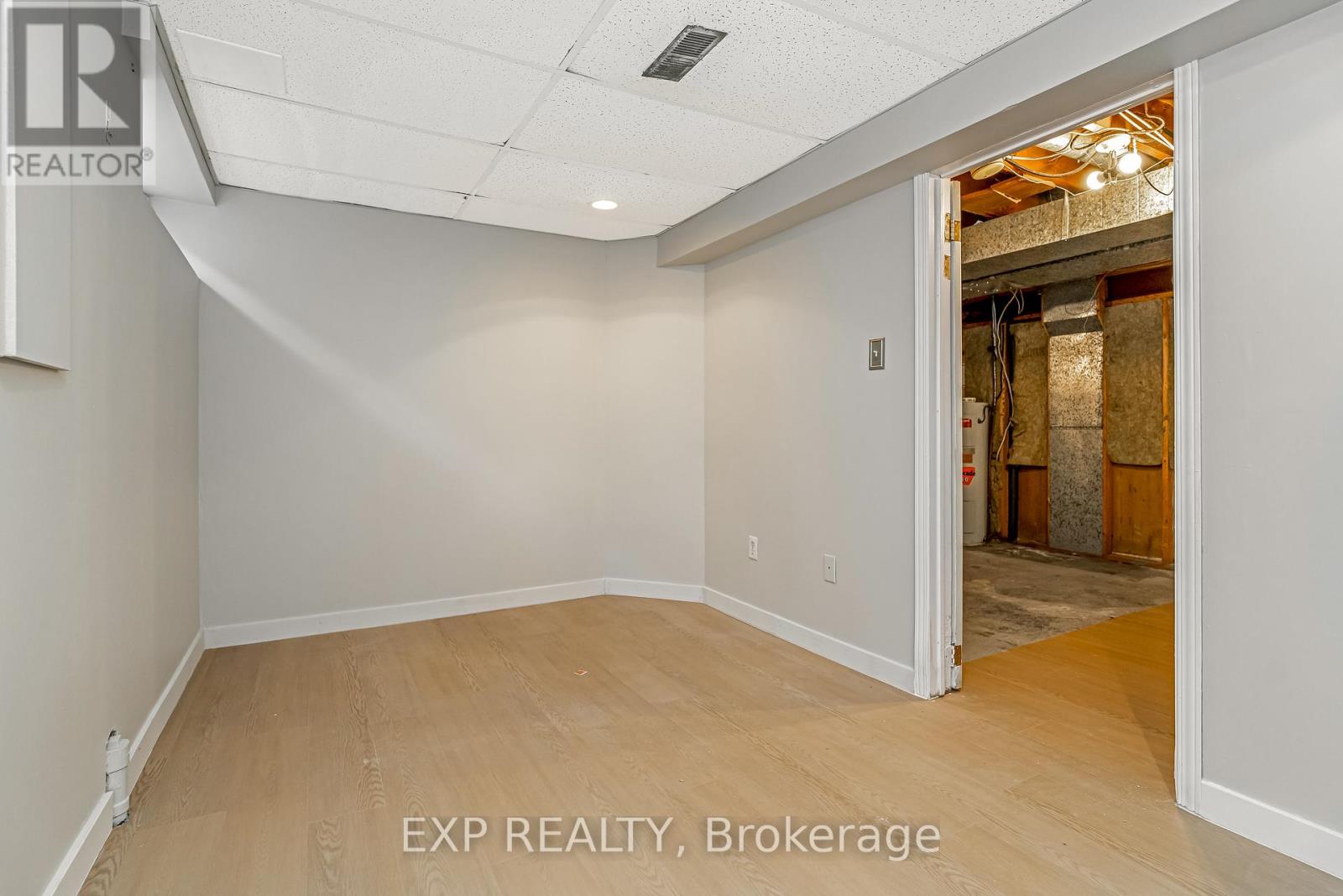 Photo 32 of 65 1029 Meadowlands Drive, Ottawa ON