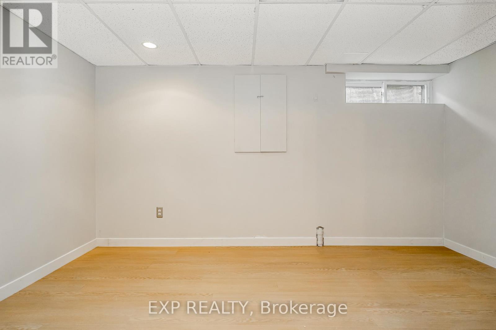Photo 34 of 65 1029 Meadowlands Drive, Ottawa ON