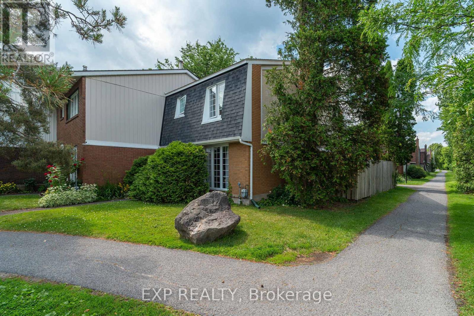 Photo 4 of 65 1029 Meadowlands Drive, Ottawa ON