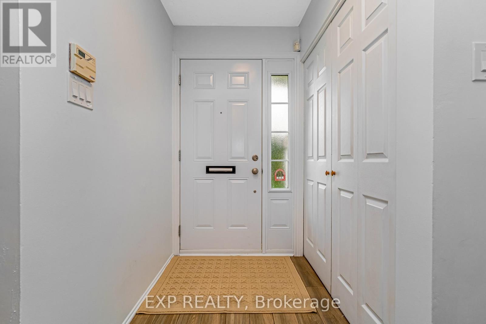 Photo 8 of 65 1029 Meadowlands Drive, Ottawa ON