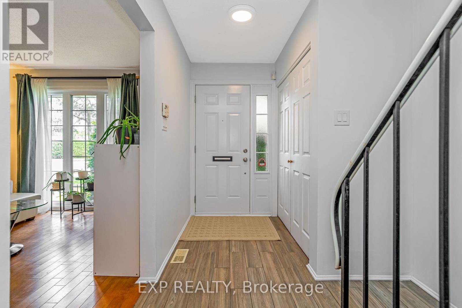 Photo 9 of 65 1029 Meadowlands Drive, Ottawa ON