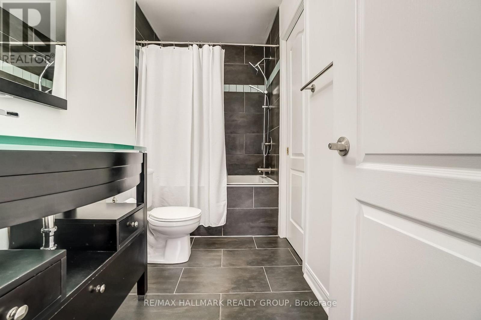 Photo 24 of 7 10 Concord Street N, Ottawa ON