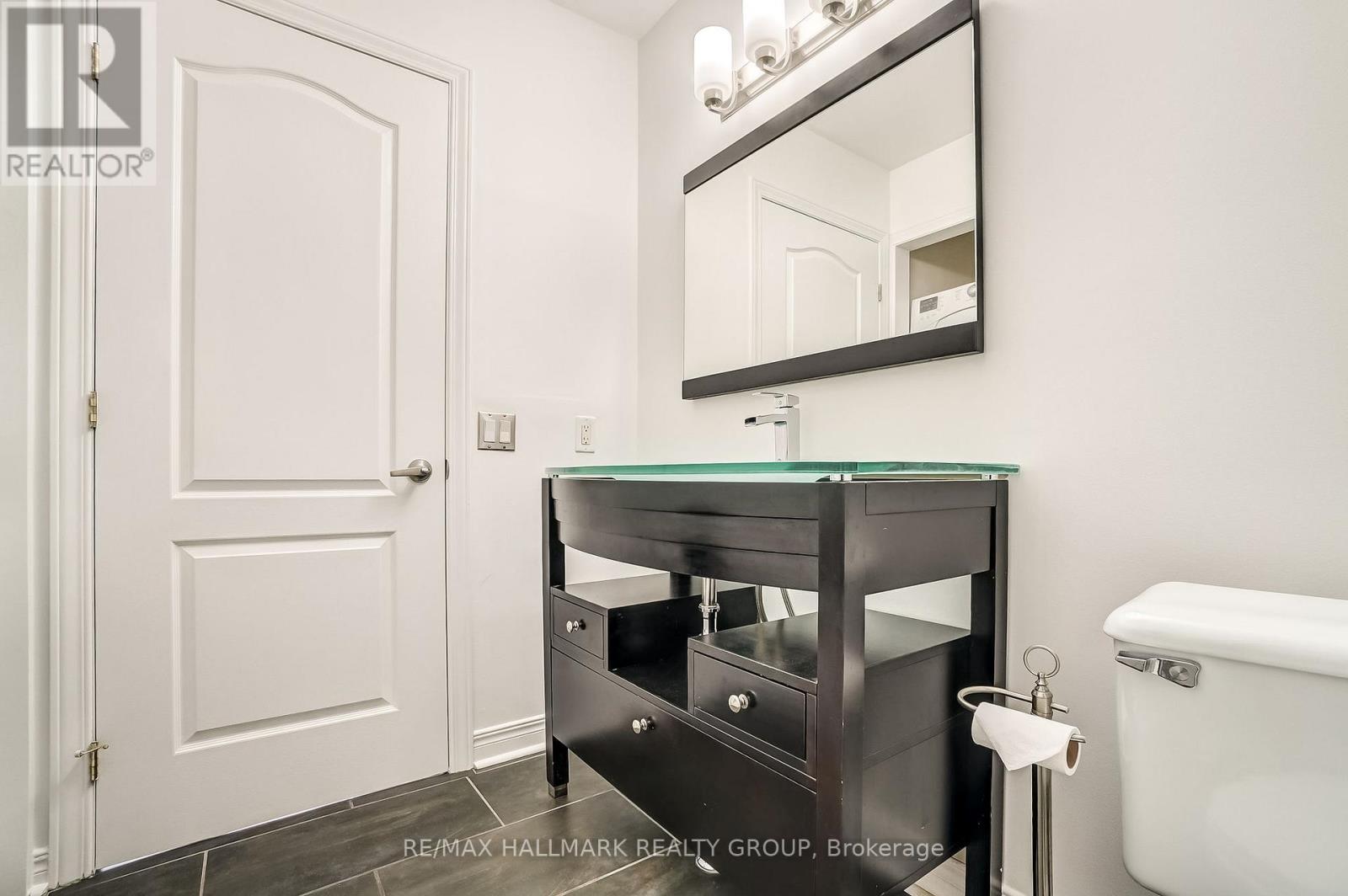 Photo 25 of 7 10 Concord Street N, Ottawa ON