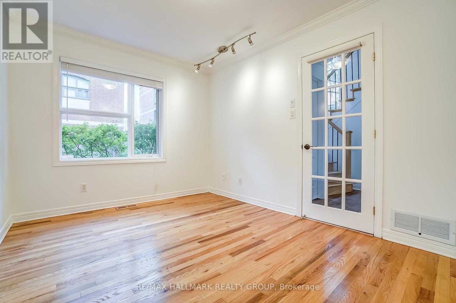 Photo 28 of 7 10 Concord Street N, Ottawa ON