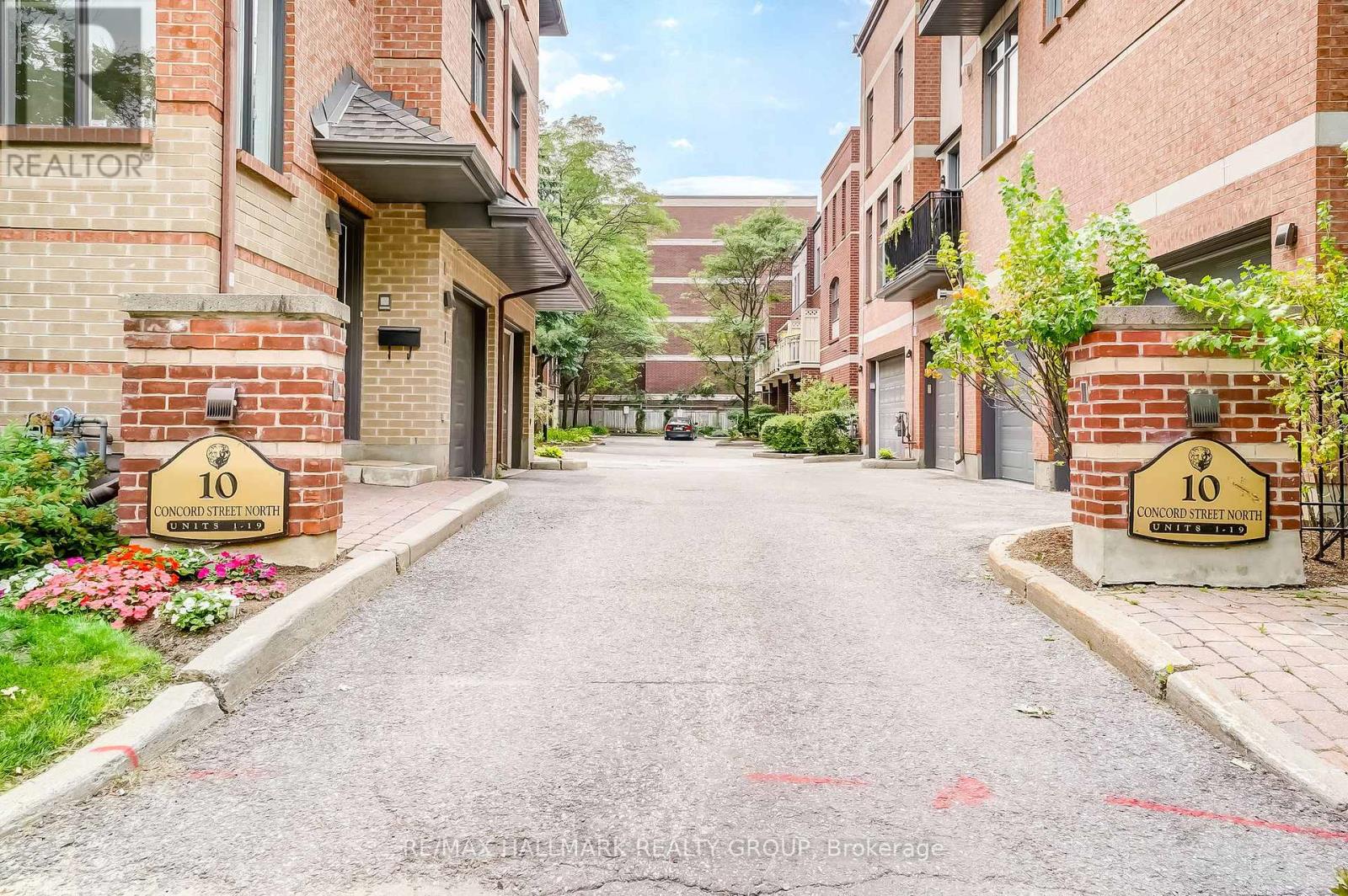 Photo 4 of 7 10 Concord Street N, Ottawa ON