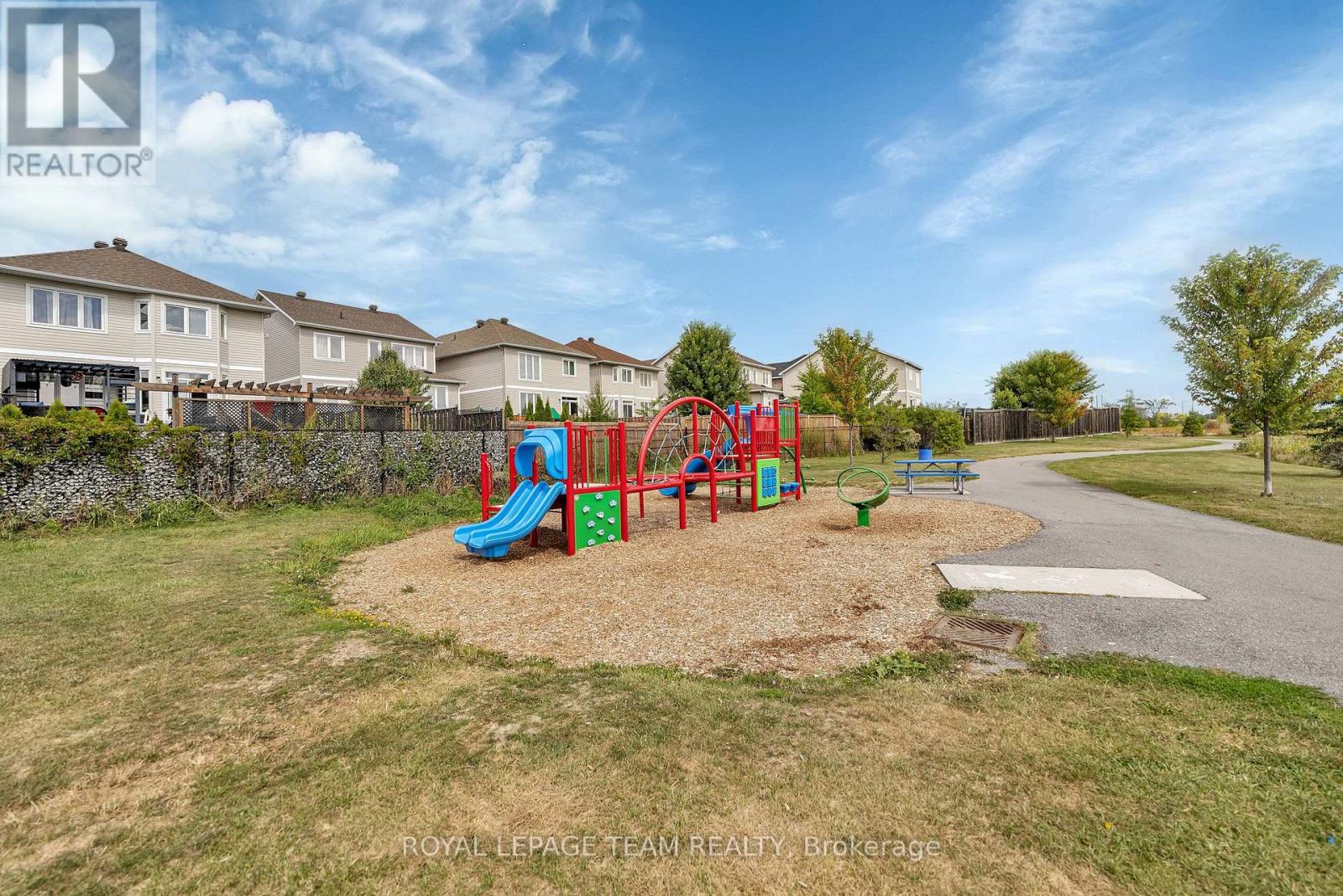 Photo 33 of 142 Desmond Trudeau Drive, Arnprior ON