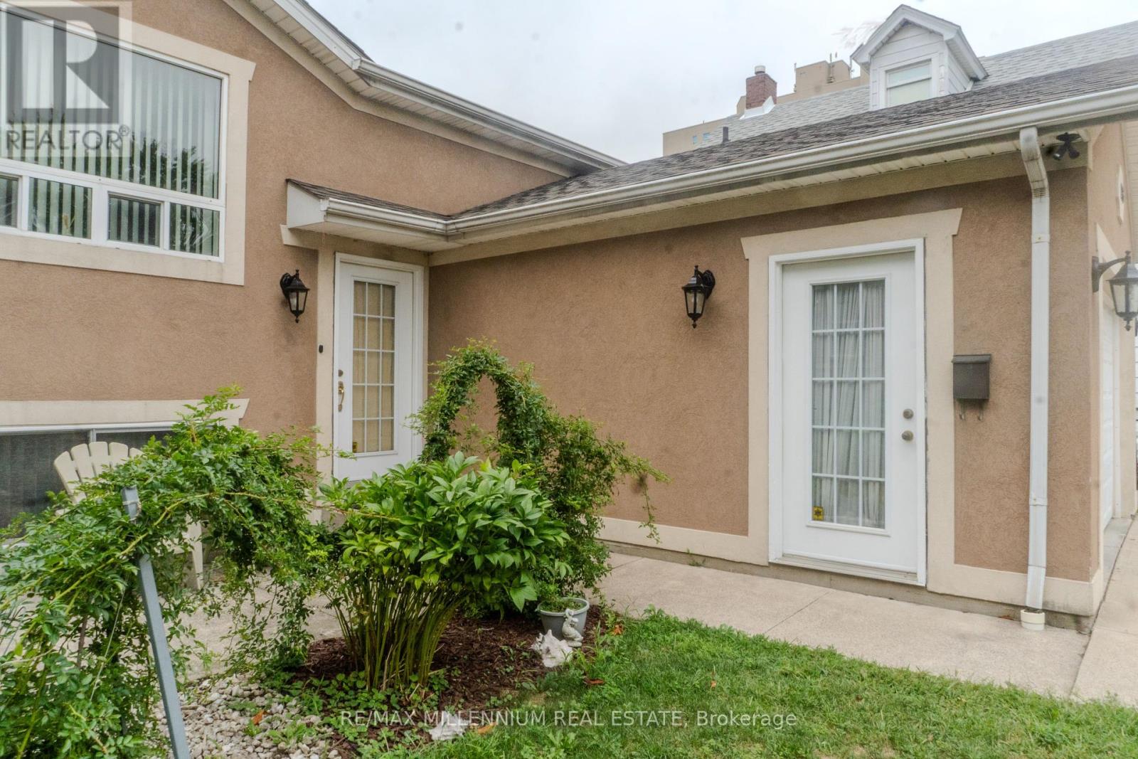 Photo 2 of 185 Elm Avenue, Windsor ON