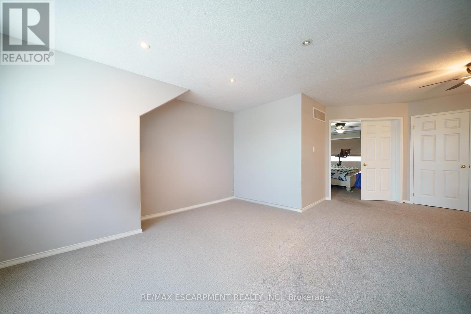 Photo 13 of 12 Gaydon Way, Brantford ON