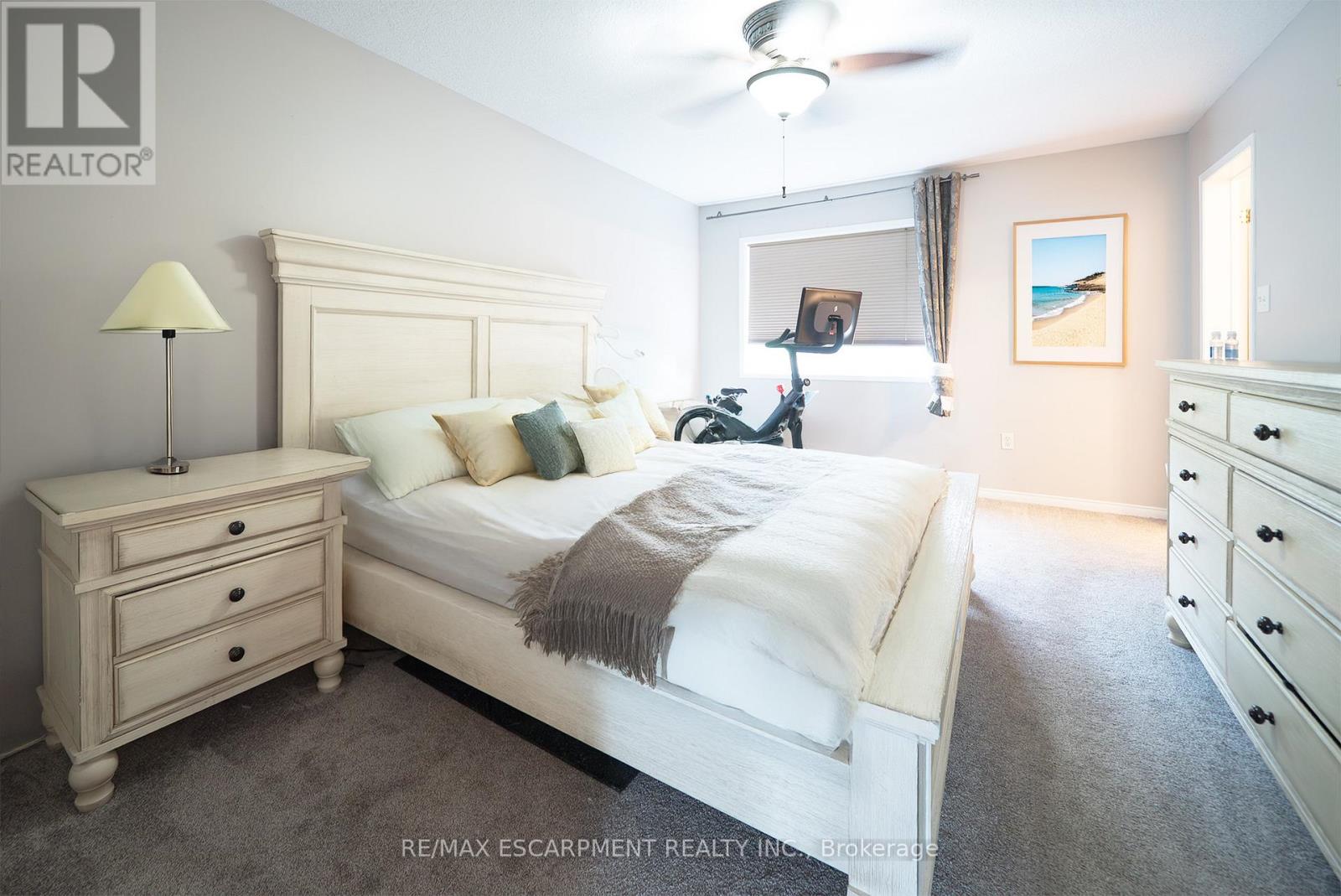 Photo 14 of 12 Gaydon Way, Brantford ON