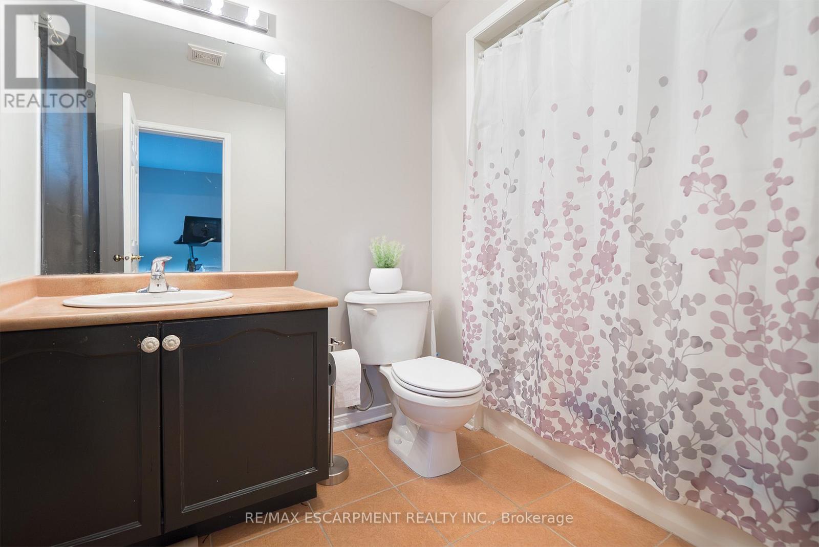 Photo 15 of 12 Gaydon Way, Brantford ON