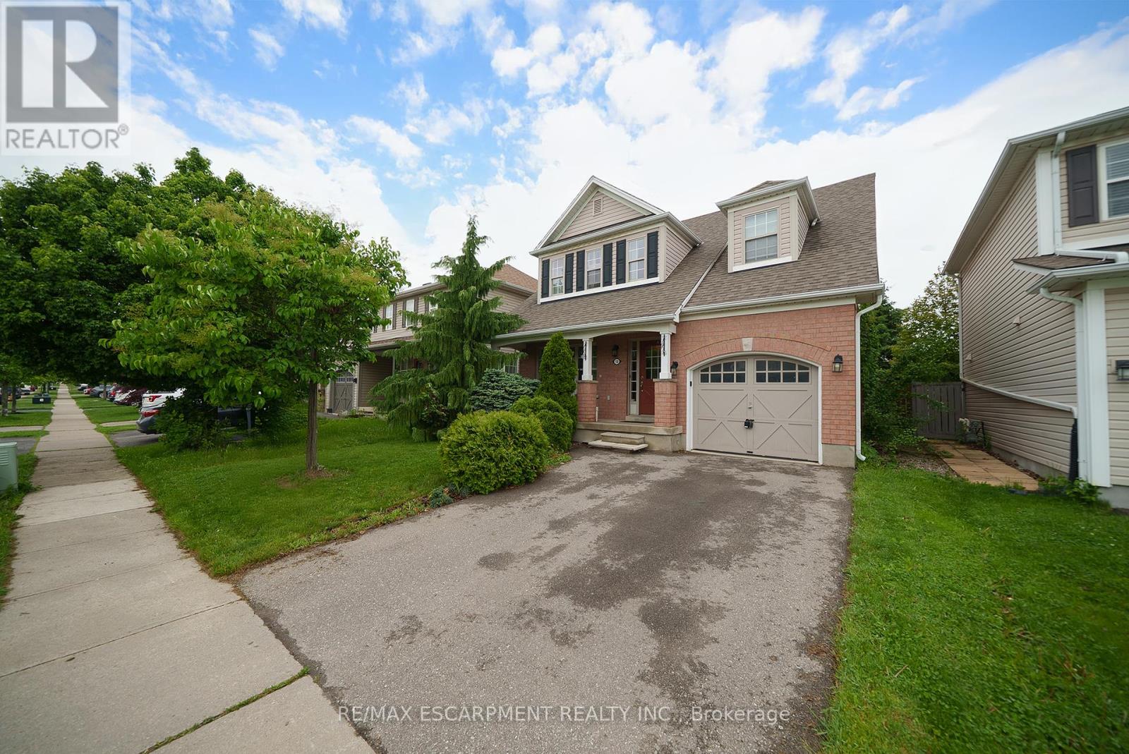 Photo 2 of 12 Gaydon Way, Brantford ON