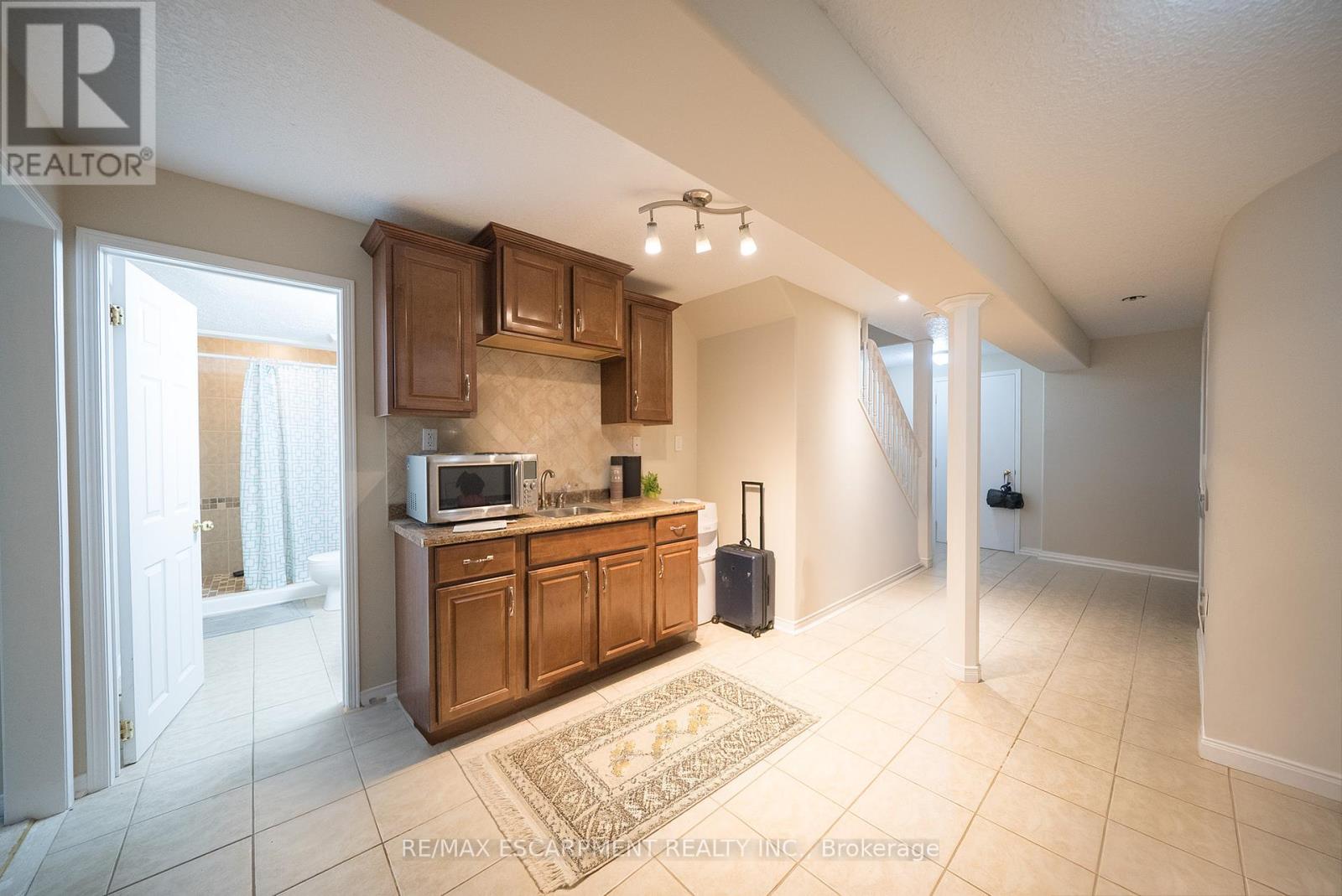 Photo 21 of 12 Gaydon Way, Brantford ON