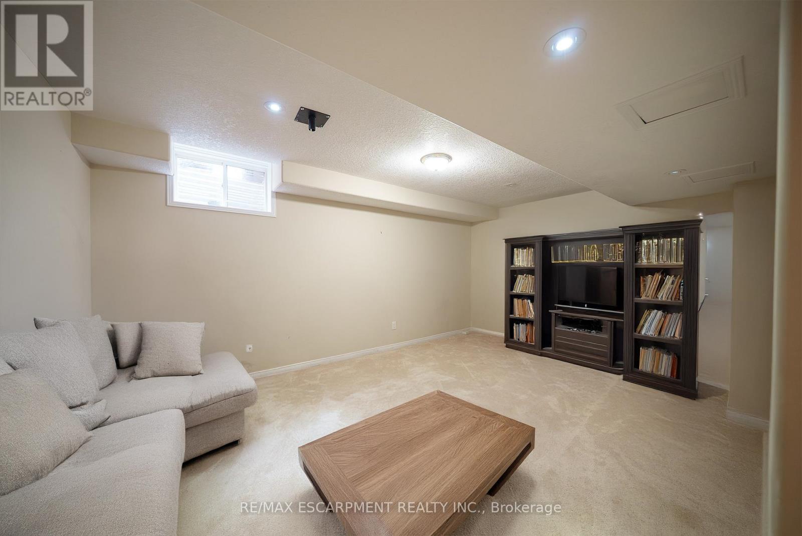 Photo 23 of 12 Gaydon Way, Brantford ON
