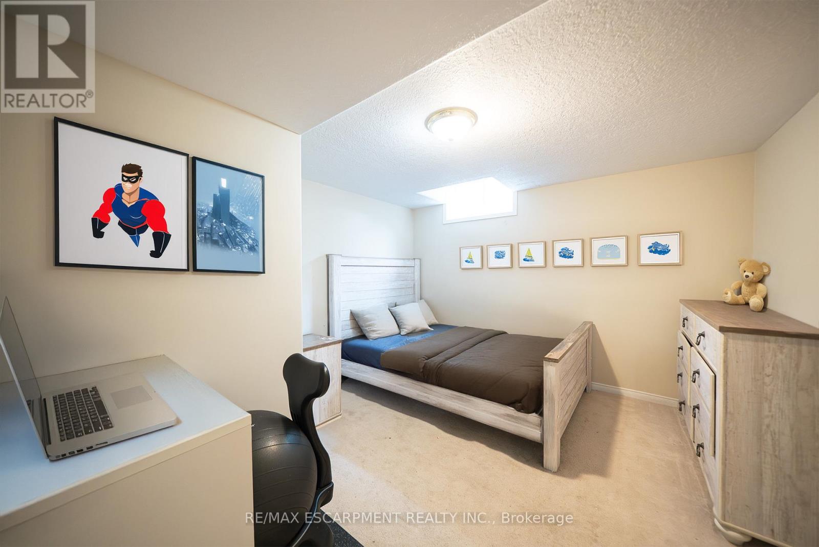Photo 24 of 12 Gaydon Way, Brantford ON