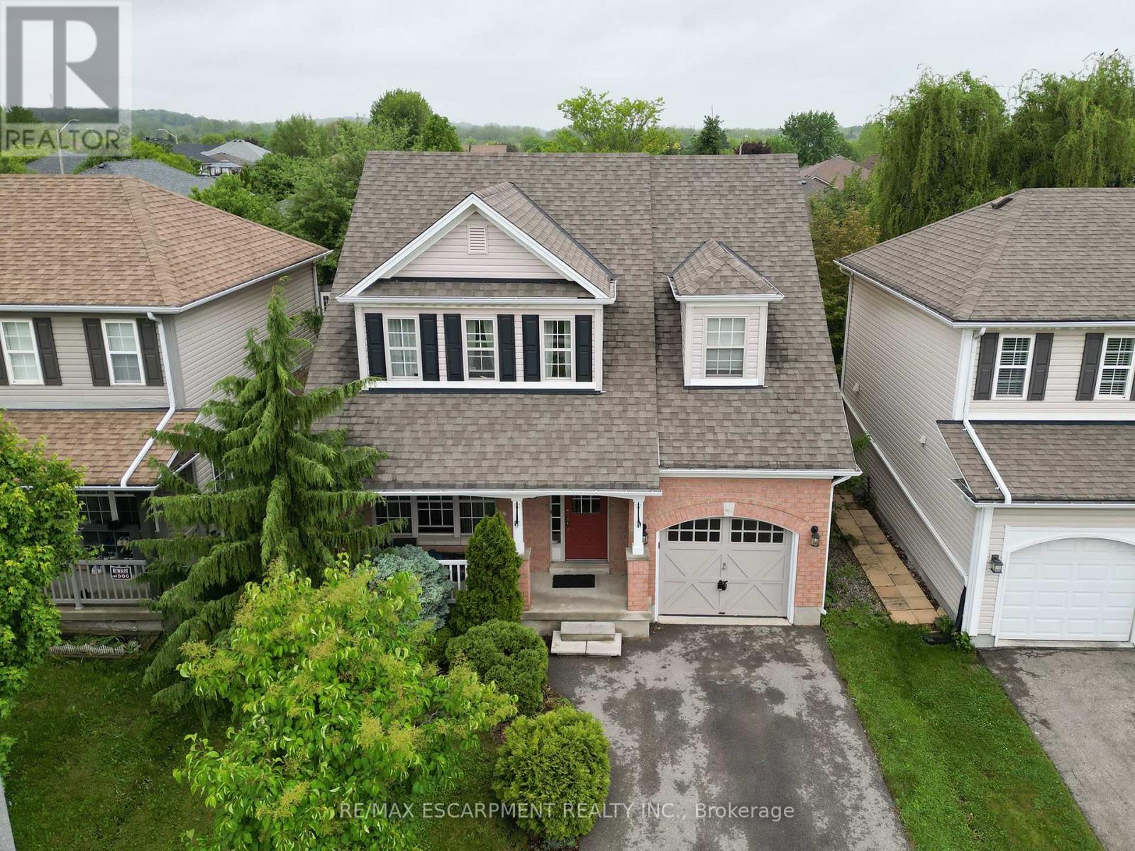 Photo 3 of 12 Gaydon Way, Brantford ON