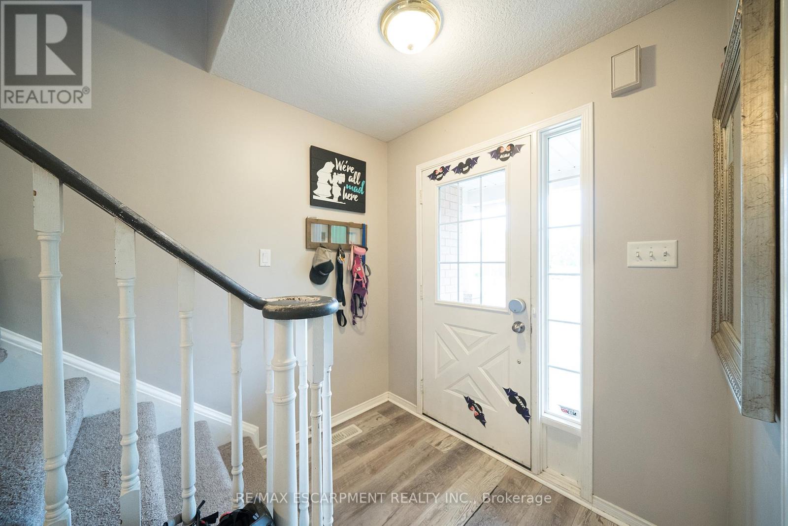Photo 4 of 12 Gaydon Way, Brantford ON