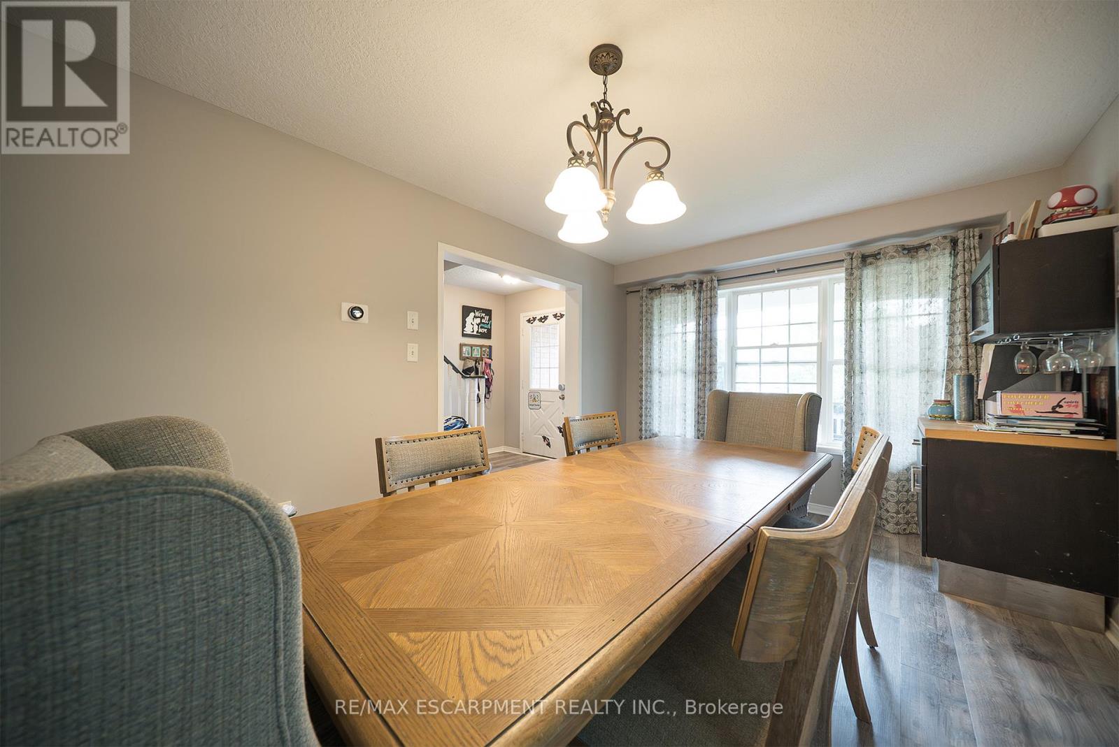 Photo 5 of 12 Gaydon Way, Brantford ON