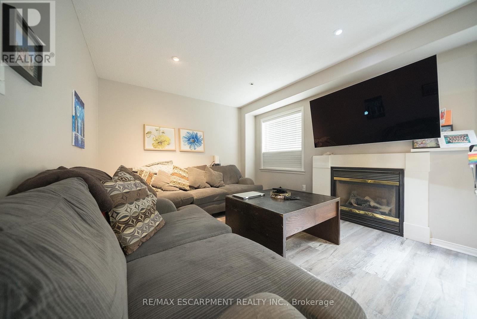 Photo 7 of 12 Gaydon Way, Brantford ON