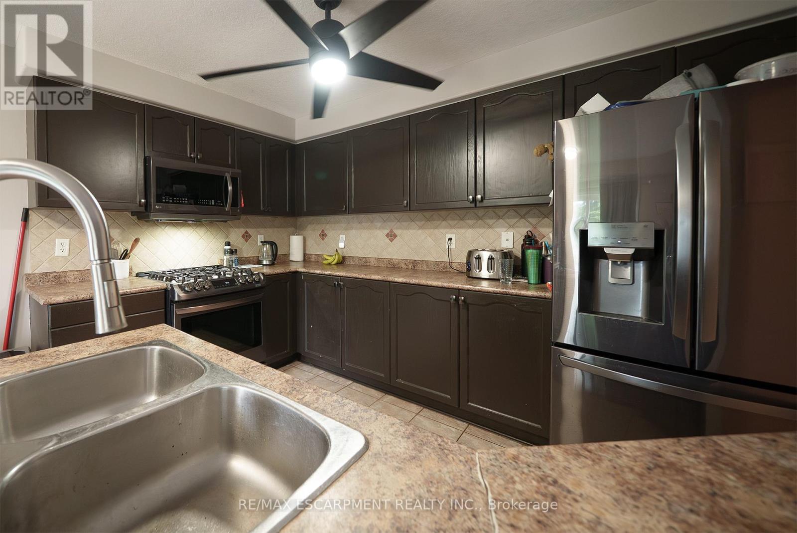 Photo 8 of 12 Gaydon Way, Brantford ON
