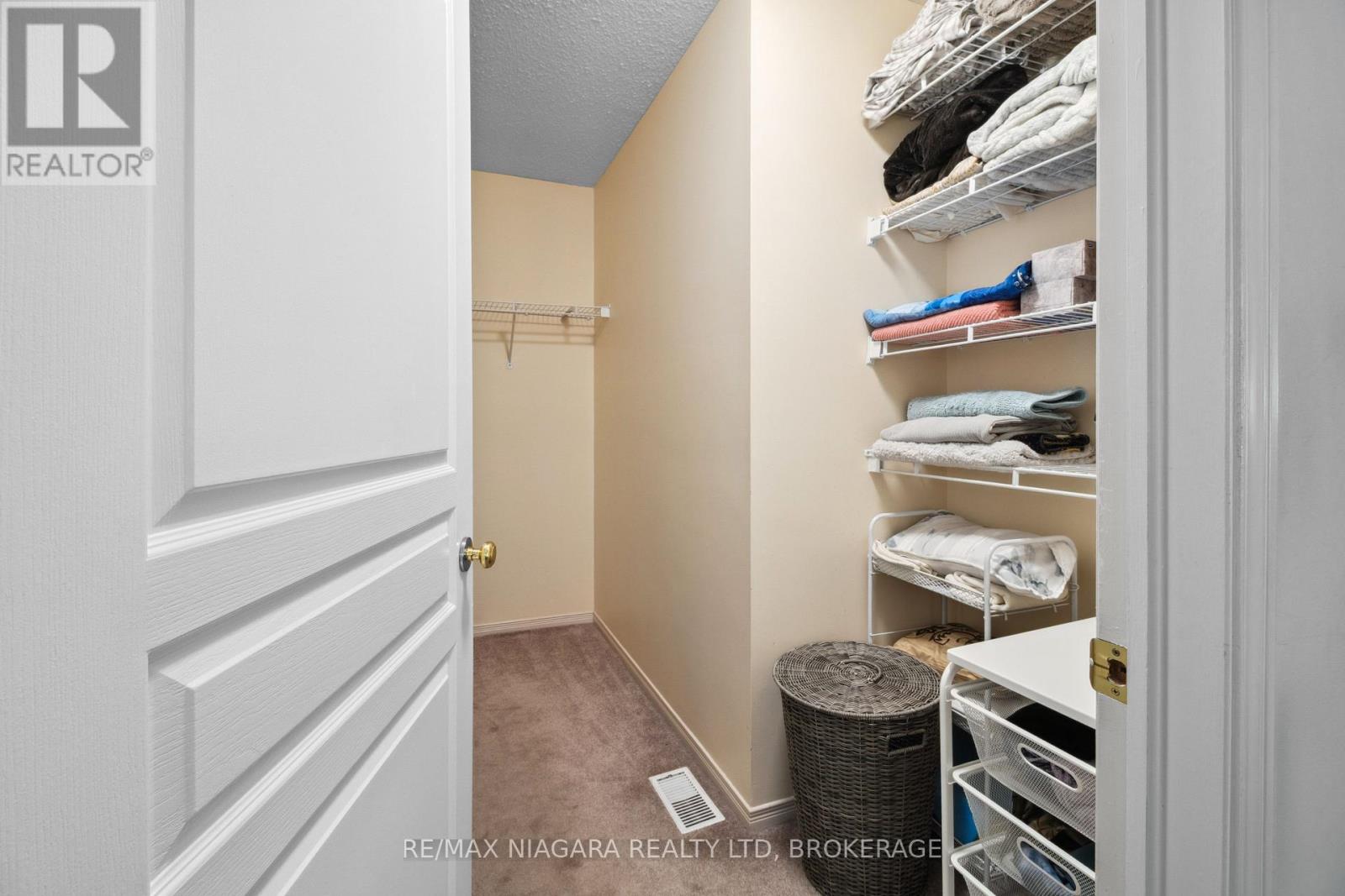 Photo 15 of 17 2684 Mewburn Road, Niagara Falls ON