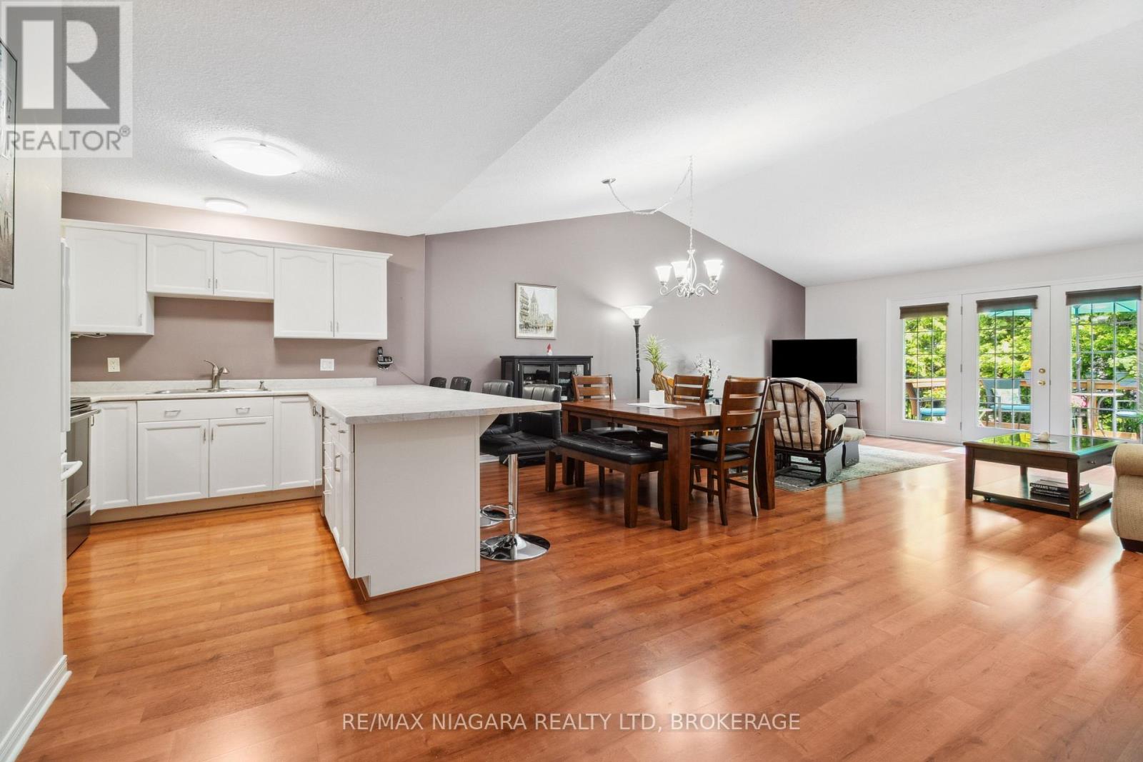 Photo 8 of 17 2684 Mewburn Road, Niagara Falls ON