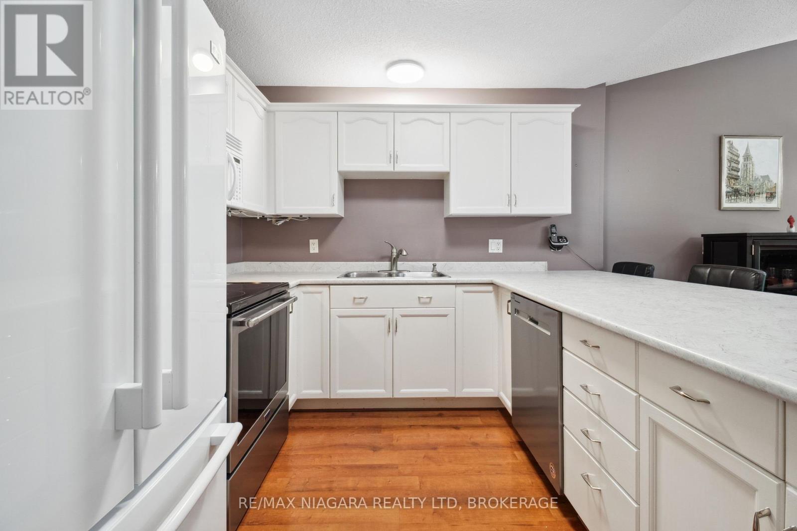 Photo 9 of 17 2684 Mewburn Road, Niagara Falls ON