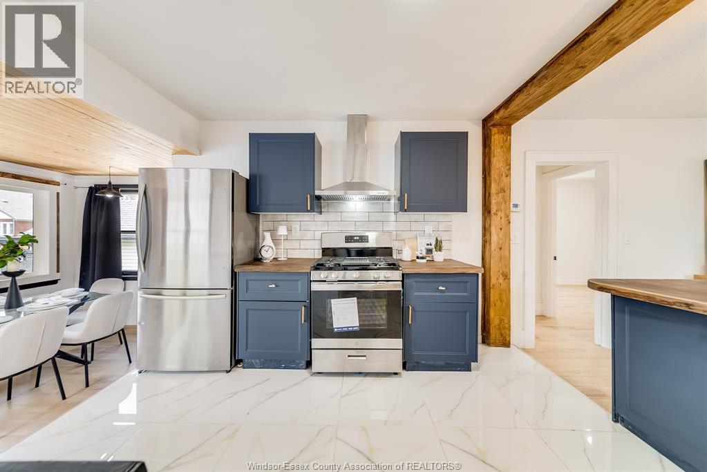 Photo 11 of 2241 Windermere, Windsor ON