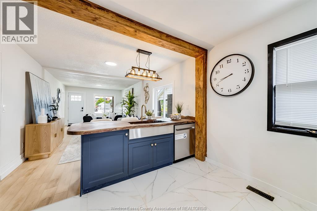 Photo 9 of 2241 Windermere, Windsor ON