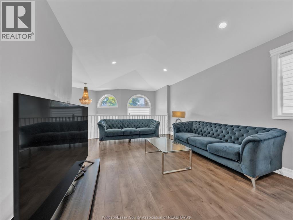 Photo 11 of 2432 Askin, Windsor ON