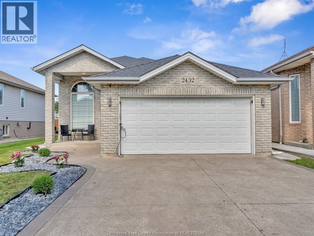 Photo 3 of 2432 Askin, Windsor ON