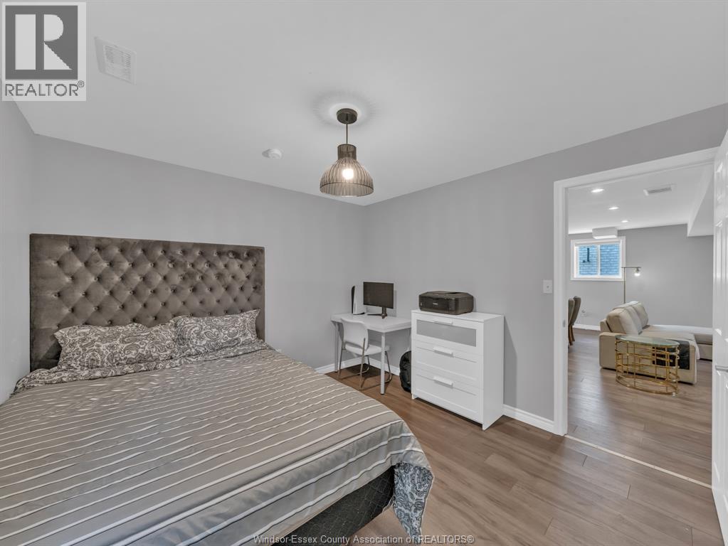 Photo 36 of 2432 Askin, Windsor ON