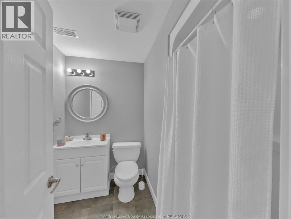 Photo 39 of 2432 Askin, Windsor ON