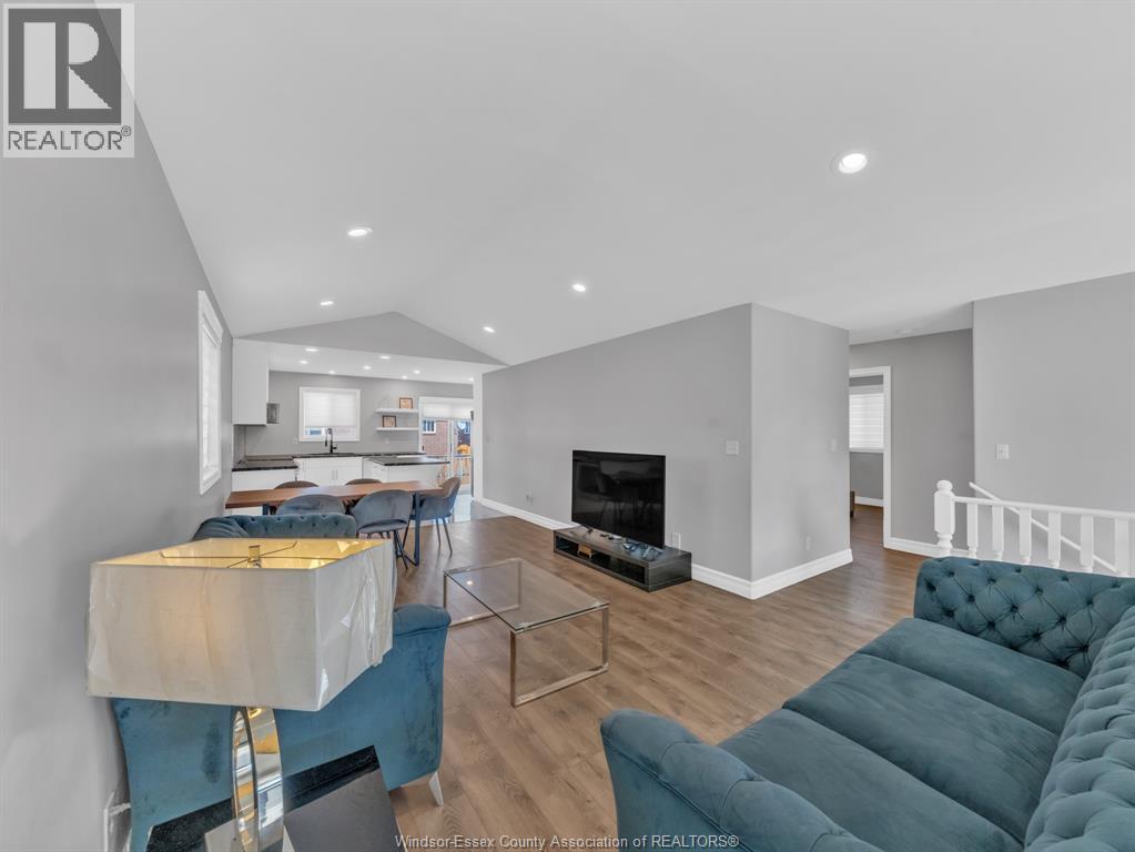 Photo 7 of 2432 Askin, Windsor ON