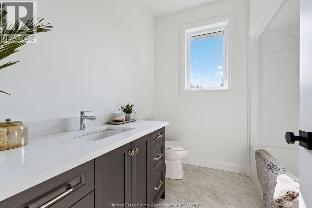 Photo 32 of 1407 Stuart, Lasalle ON
