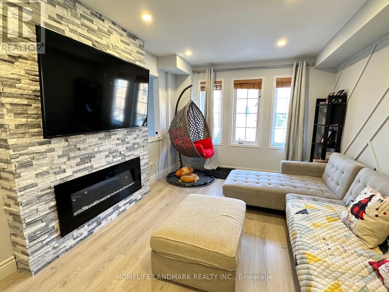 Photo 3 of 8 601 Shoreline Drive, Mississauga ON