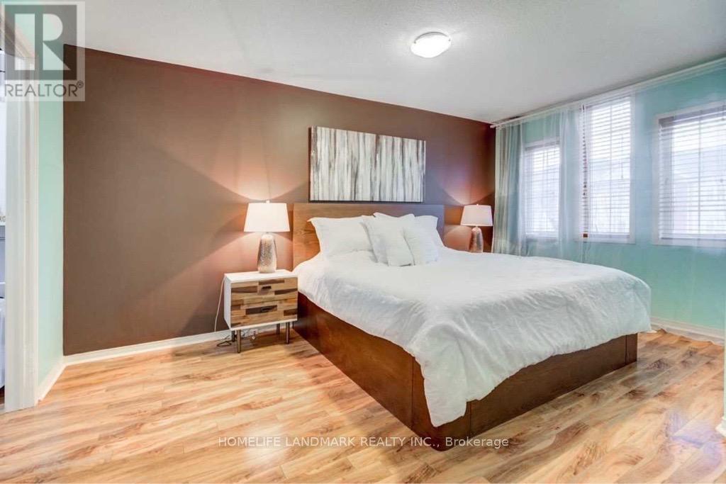 Photo 7 of 8 601 Shoreline Drive, Mississauga ON