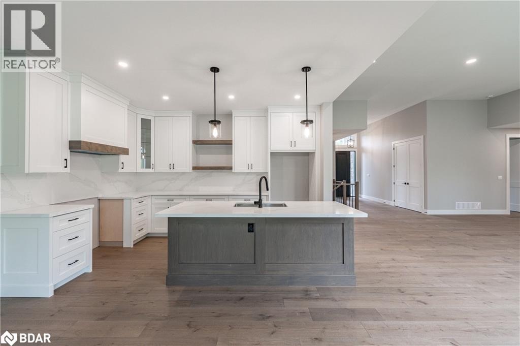 Photo 12 of 32 Alpine Way, Oromedonte ON