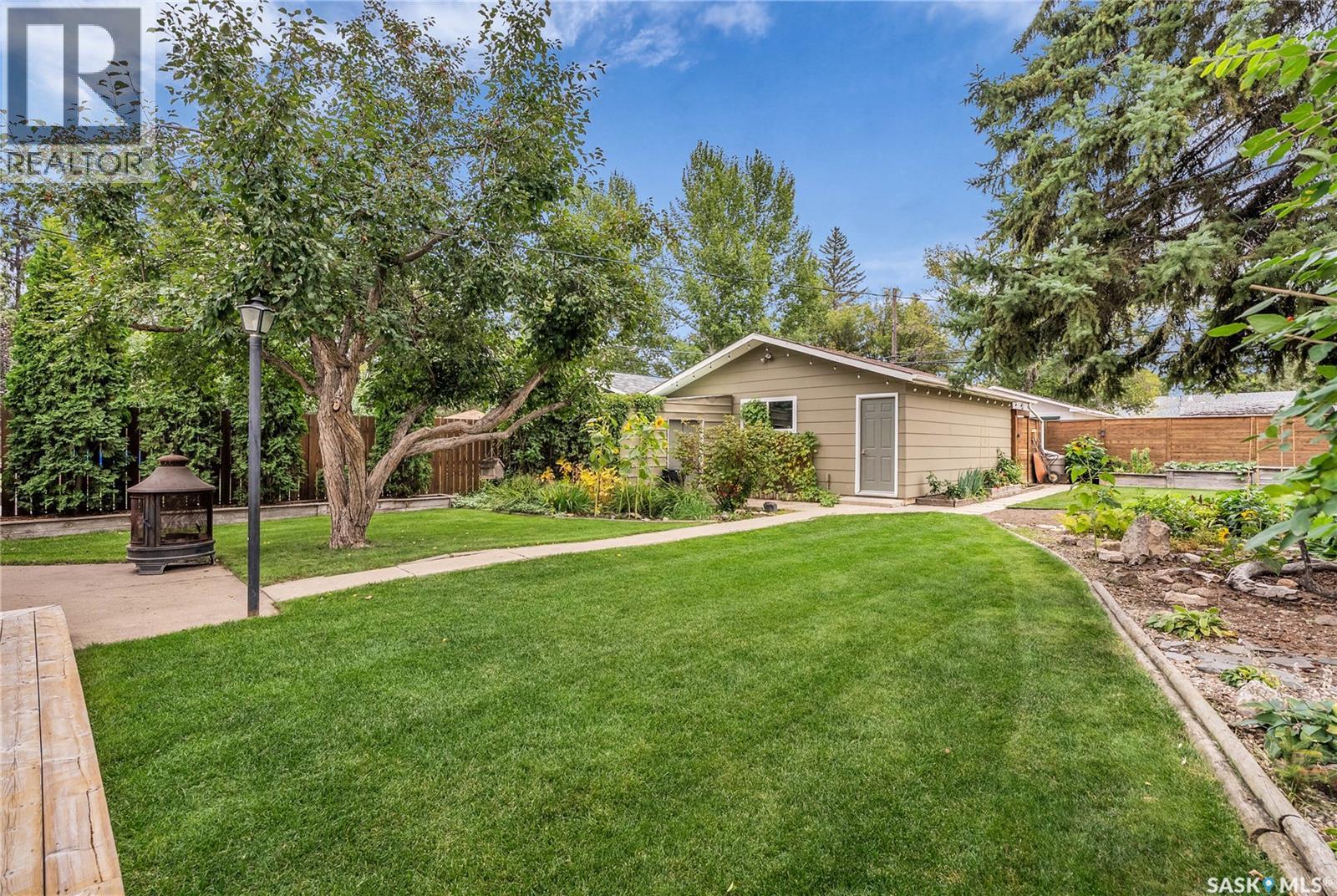 Photo 41 of 11 Grosvenor Crescent, Saskatoon SK