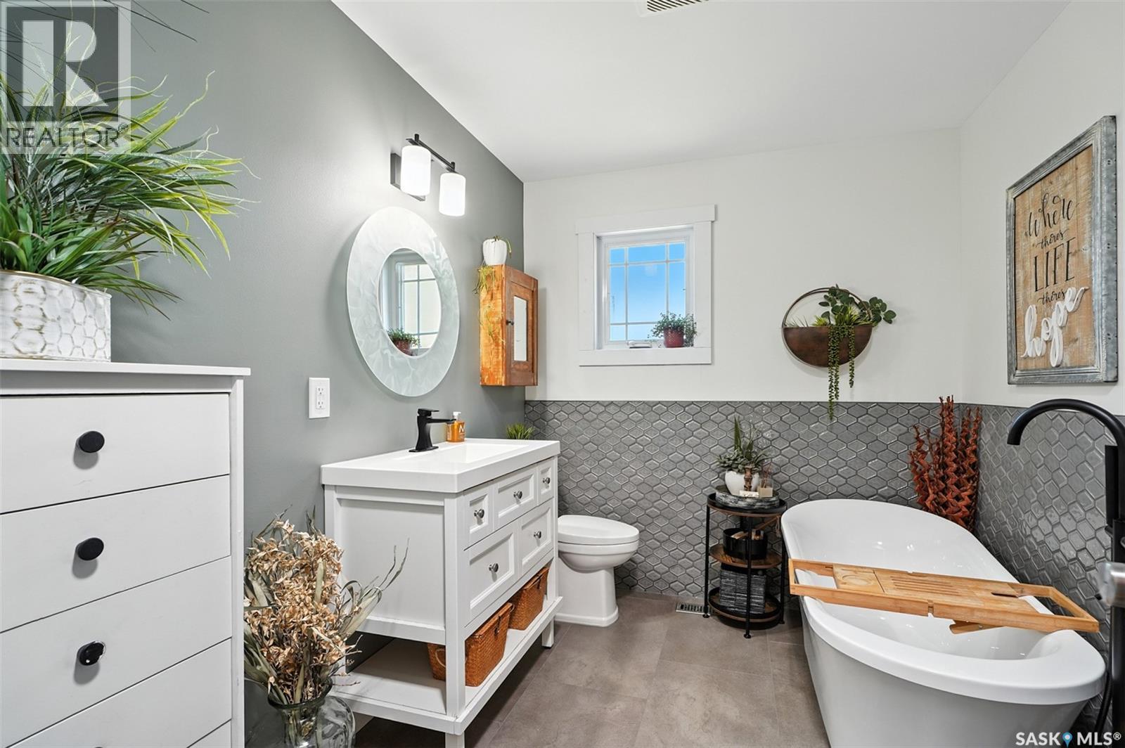 Photo 12 of 229 2nd Street E, Vanscoy SK