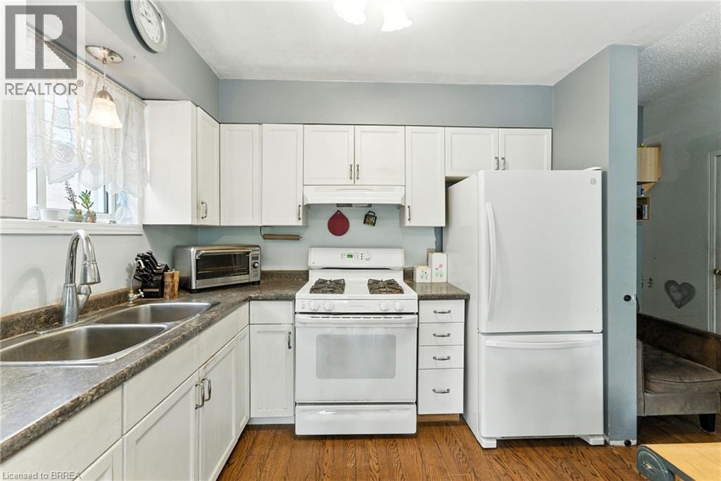Photo 10 of 16 Graystone Court, Paris ON