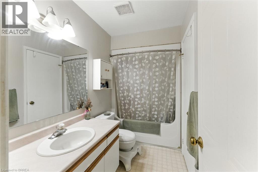 Photo 15 of 16 Graystone Court, Paris ON