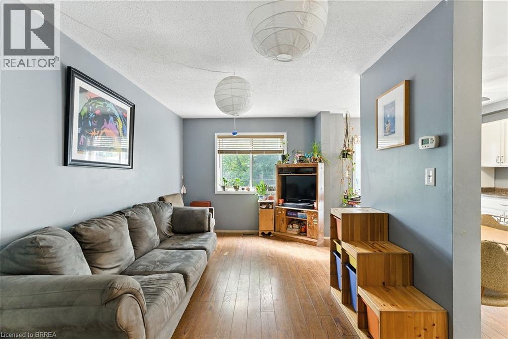 Photo 4 of 16 Graystone Court, Paris ON