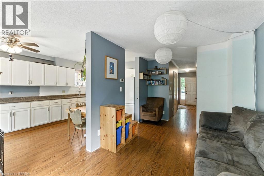Photo 6 of 16 Graystone Court, Paris ON