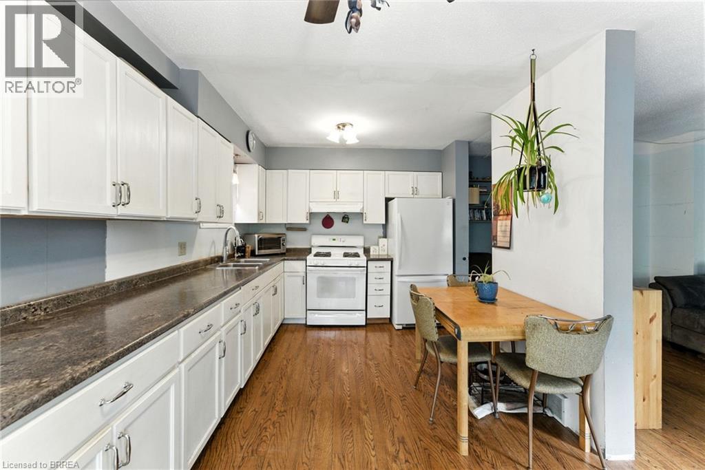 Photo 7 of 16 Graystone Court, Paris ON