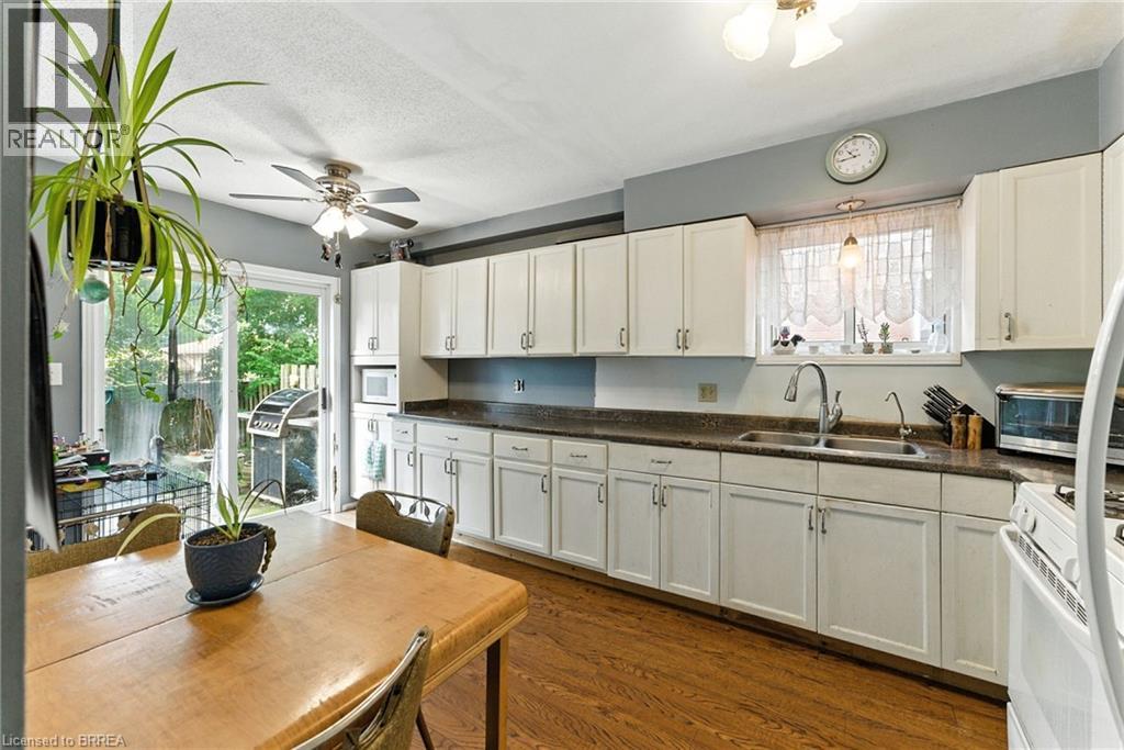 Photo 9 of 16 Graystone Court, Paris ON