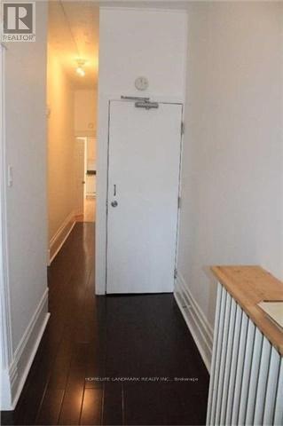 Photo 2 of 2nd 3rd 26 Lippincott Street, Toronto ON