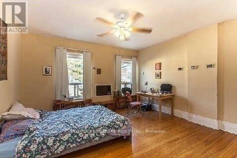 Photo 4 of 2nd 3rd 26 Lippincott Street, Toronto ON