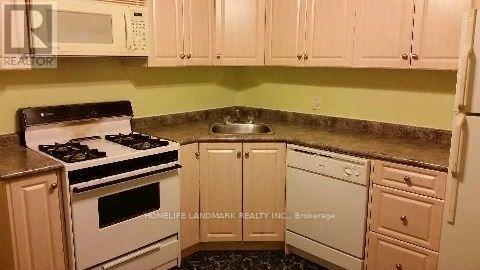 Photo 7 of 2nd 3rd 26 Lippincott Street, Toronto ON